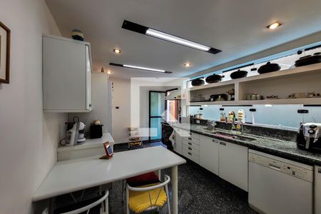 Casa à venda com 585m², 4 quartos e 4 vagasCozinha