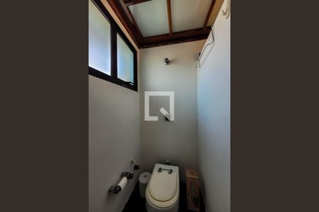 Casa à venda com 585m², 4 quartos e 4 vagasBanheiro Suíte 2 e Suíte 3