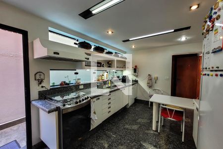 Casa à venda com 585m², 4 quartos e 4 vagasCozinha