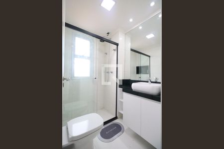 Apartamento à venda com 64m², 2 quartos e 2 vagas Apartamento à venda com 64m², 2 quartos e 2 vagasBanheiro da Suíte