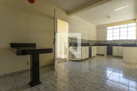 Casa à venda com 271m², 4 quartos e 2 vagas