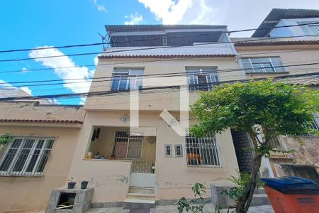 Casa à venda com 104m², 3 quartos e sem vaga Casa à venda com 104m², 3 quartos e sem vagaFachada