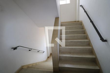 Apartamento à venda com 56m², 1 quarto e sem vagaEscadas