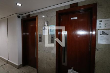 Apartamento à venda com 56m², 1 quarto e sem vagaElevador