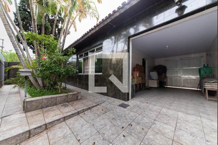 Casa à venda com 405m², 5 quartos e 4 vagas Casa à venda com 405m², 5 quartos e 4 vagasQuintal
