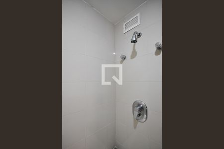 Apartamento à venda com 83m², 1 quarto e 2 vagasChuveiro do banheiro da suíte