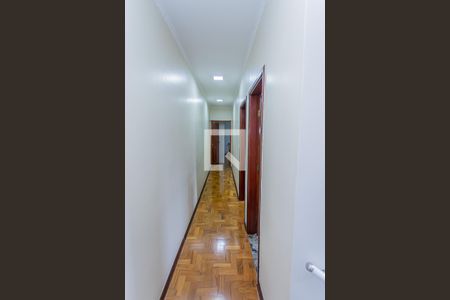 Casa à venda com 235m², 3 quartos e 2 vagasCorredor