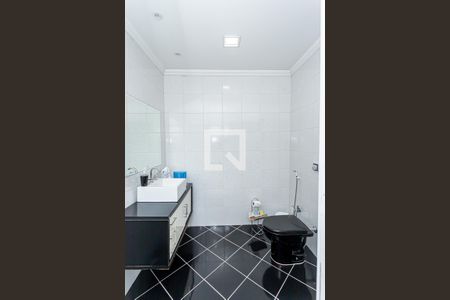 Casa à venda com 235m², 3 quartos e 2 vagasBanheiro suite