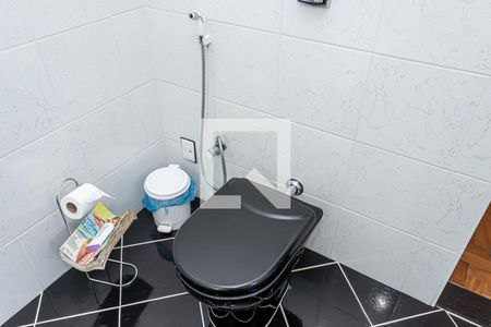 Casa à venda com 235m², 3 quartos e 2 vagasBanheiro suite