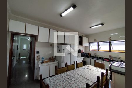Casa à venda com 285m², 3 quartos e 8 vagas Casa à venda com 285m², 3 quartos e 8 vagasCozinha - Armários