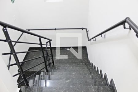Apartamento à venda com 60m², 2 quartos e 1 vagaEscada