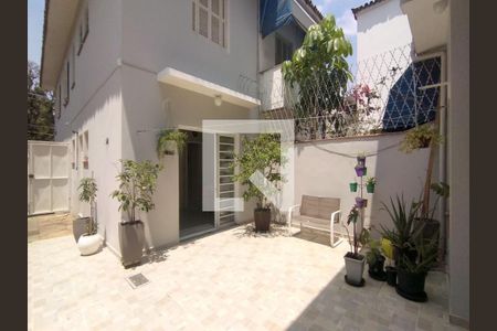 Casa à venda com 256m², 3 quartos e 5 vagas