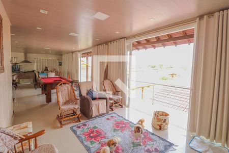 Casa à venda com 93m², 2 quartos e 6 vagasSala