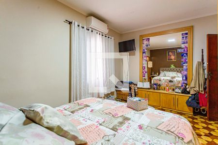 Casa à venda com 240m², 3 quartos e 4 vagas Casa à venda com 240m², 3 quartos e 4 vagasSuite