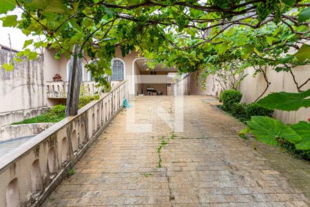 Casa à venda com 240m², 3 quartos e 4 vagas Casa à venda com 240m², 3 quartos e 4 vagasGaragem