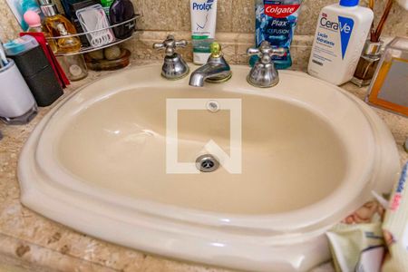 Casa à venda com 240m², 3 quartos e 4 vagas Casa à venda com 240m², 3 quartos e 4 vagasDetalhe do Banheiro da Suite