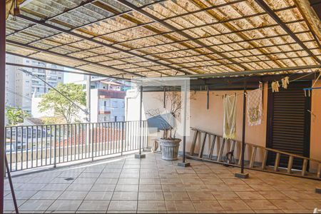 Casa à venda com 373m², 3 quartos e 6 vagas Casa à venda com 373m², 3 quartos e 6 vagasQuintal