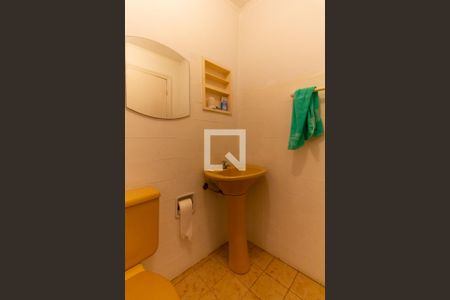 Casa à venda com 634m², 4 quartos e 6 vagas Casa à venda com 634m², 4 quartos e 6 vagasBanheiro 4