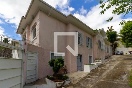 Casa à venda com 634m², 4 quartos e 6 vagas Casa à venda com 634m², 4 quartos e 6 vagasFachada