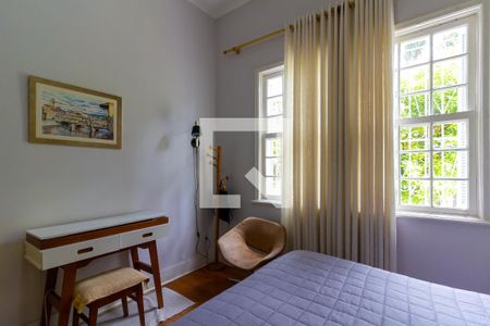 Casa à venda com 634m², 4 quartos e 6 vagas Casa à venda com 634m², 4 quartos e 6 vagasQuarto 5