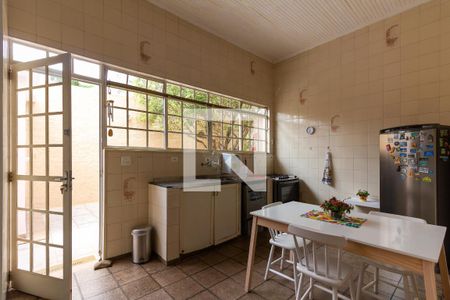 Casa à venda com 634m², 4 quartos e 6 vagas Casa à venda com 634m², 4 quartos e 6 vagasCozinha