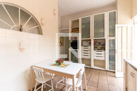 Casa à venda com 634m², 4 quartos e 6 vagas Casa à venda com 634m², 4 quartos e 6 vagasCozinha