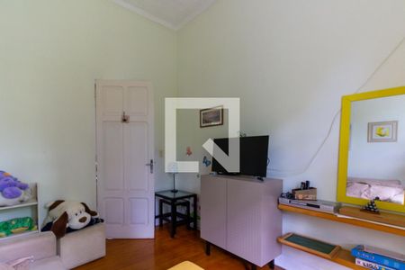 Casa à venda com 634m², 4 quartos e 6 vagas Casa à venda com 634m², 4 quartos e 6 vagasQuarto 6