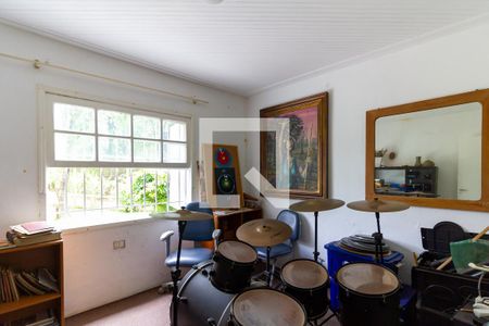 Casa à venda com 634m², 4 quartos e 6 vagas Casa à venda com 634m², 4 quartos e 6 vagasQuarto 2 piso inferior