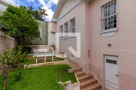 Casa à venda com 634m², 4 quartos e 6 vagas Casa à venda com 634m², 4 quartos e 6 vagasFachada