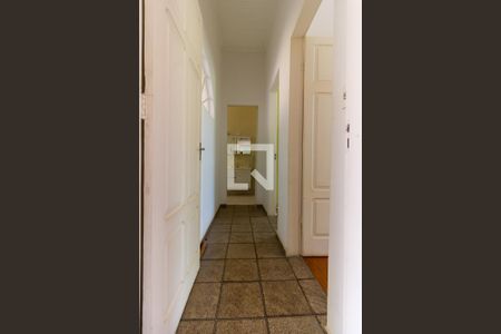 Casa à venda com 634m², 4 quartos e 6 vagas Casa à venda com 634m², 4 quartos e 6 vagasCorredor