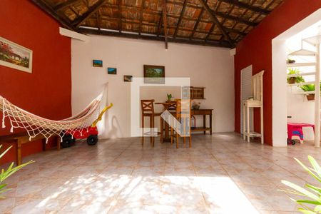 Casa à venda com 634m², 4 quartos e 6 vagas Casa à venda com 634m², 4 quartos e 6 vagasGaragem