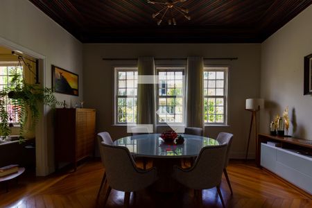 Casa à venda com 634m², 4 quartos e 6 vagas Casa à venda com 634m², 4 quartos e 6 vagasSala de Jantar