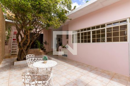 Casa à venda com 634m², 4 quartos e 6 vagas Casa à venda com 634m², 4 quartos e 6 vagasQuintal