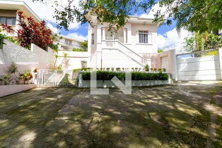 Casa à venda com 634m², 4 quartos e 6 vagas Casa à venda com 634m², 4 quartos e 6 vagasFachada