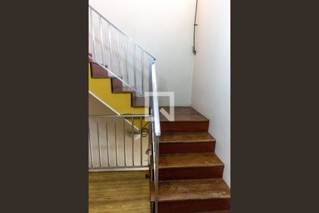 Casa à venda com 154m², 3 quartos e 1 vaga Casa à venda com 154m², 3 quartos e 1 vagaEscada