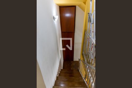 Casa à venda com 154m², 3 quartos e 1 vaga Casa à venda com 154m², 3 quartos e 1 vagaEscada