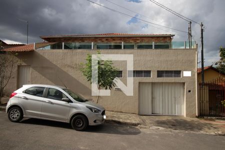 Casa à venda com 316m², 3 quartos e 3 vagasFachada