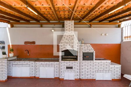 Casa à venda com 310m², 3 quartos e 4 vagasQuintal