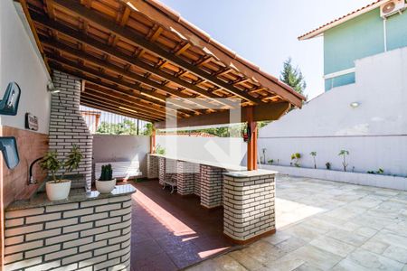 Casa à venda com 310m², 3 quartos e 4 vagasQuintal