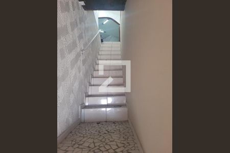 Apartamento à venda com 120m², 0 quarto e sem vaga Apartamento à venda com 120m², 0 quarto e sem vagaEscada