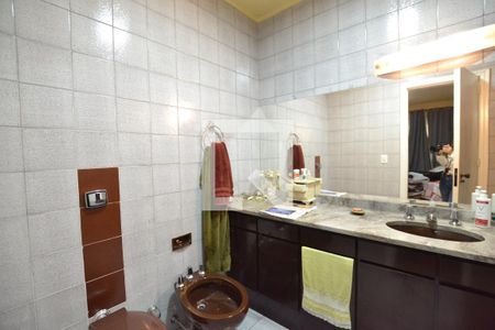 Casa à venda com 400m², 5 quartos e 4 vagasBanheiro da Suíte 1