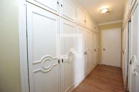 Casa à venda com 400m², 5 quartos e 4 vagasCloset da suíte 2