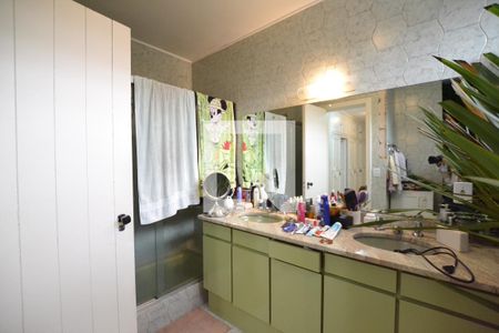 Casa à venda com 400m², 5 quartos e 4 vagasBanheiro da Suíte 2