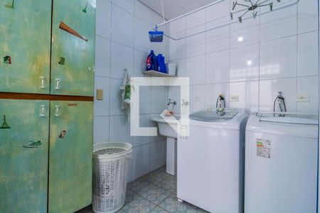Casa à venda com 150m², 3 quartos e 2 vagas Casa à venda com 150m², 3 quartos e 2 vagasÁrea de Serviço