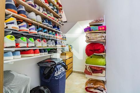 Casa à venda com 150m², 3 quartos e 2 vagas Casa à venda com 150m², 3 quartos e 2 vagasCloset