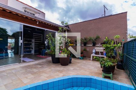 Casa à venda com 150m², 3 quartos e 2 vagas Casa à venda com 150m², 3 quartos e 2 vagasÁrea externa