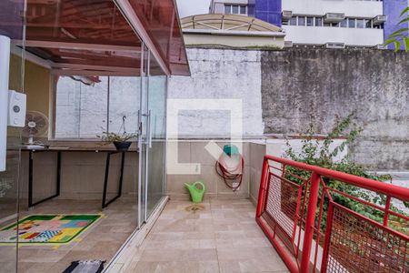 Casa à venda com 150m², 3 quartos e 2 vagas Casa à venda com 150m², 3 quartos e 2 vagasVaranda