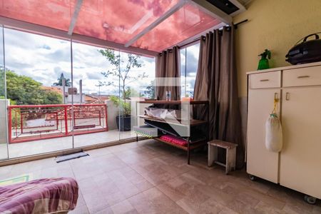 Casa à venda com 150m², 3 quartos e 2 vagas Casa à venda com 150m², 3 quartos e 2 vagasVaranda