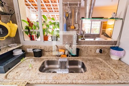Casa à venda com 150m², 3 quartos e 2 vagas Casa à venda com 150m², 3 quartos e 2 vagasDetalhe da cozinha