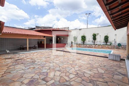 Casa à venda com 880m², 8 quartos e 6 vagasQuintal